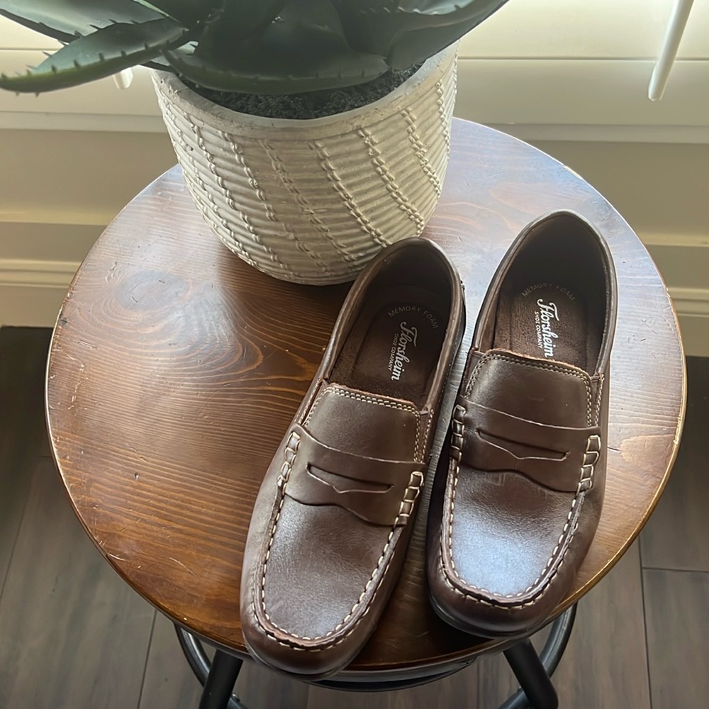 Like new big kids Florsheim Venetian Loafers 🌟